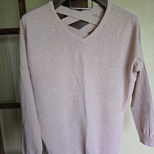 Woman's m/L criss cross back soft pullover